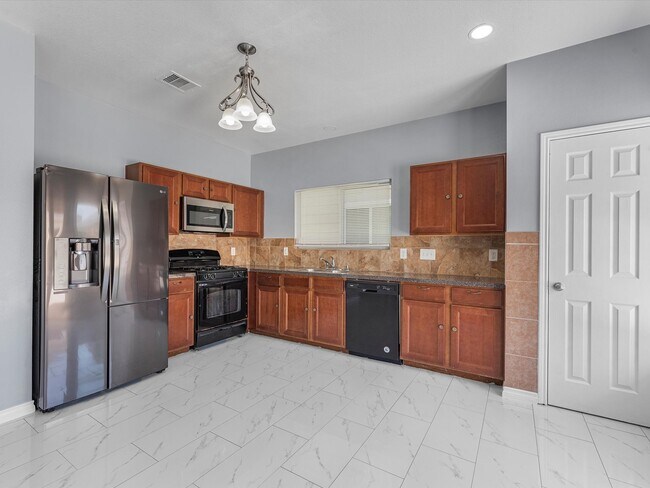 Building Photo - 6131 Settlers Lake Cir W