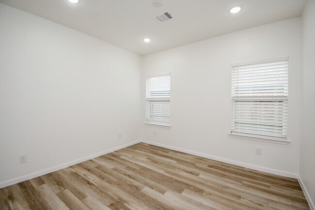 Building Photo - 2139 Counter Point Dr