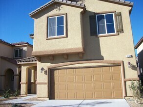 Building Photo - Just outside Southern Highlands!!!