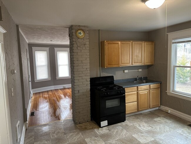 Building Photo - 238-240 Oak Street