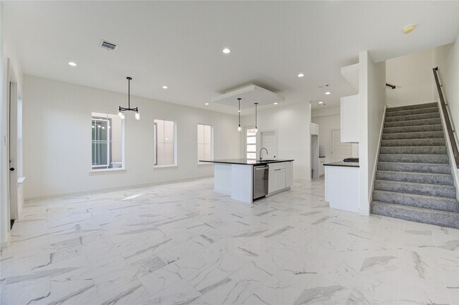 Building Photo - 2922 El Fenice Ln