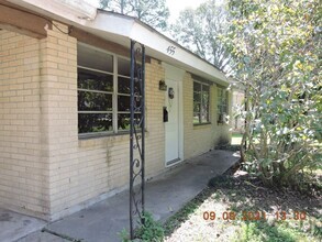 Building Photo - Great Location in MidCity - 3BR/1BA House ...