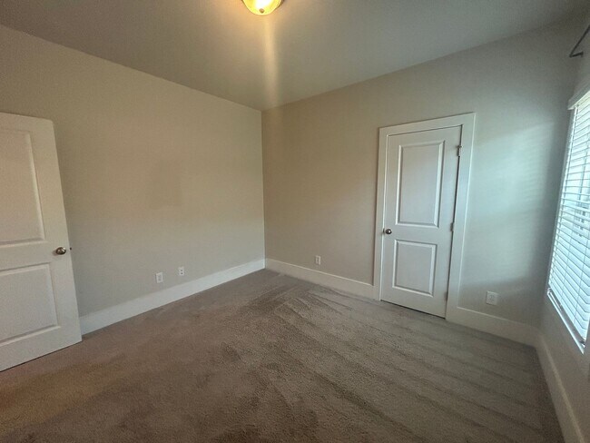 Building Photo - 177 Cherry Laurel Dr