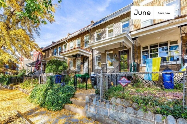 Building Photo - 616 Orleans Pl NE