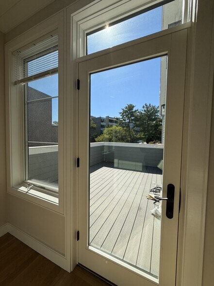 Building Photo - 104 Warren St