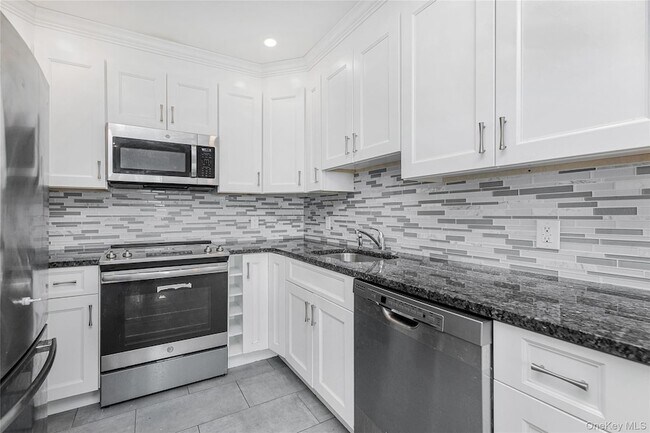 Building Photo - 174 Ashford Ave