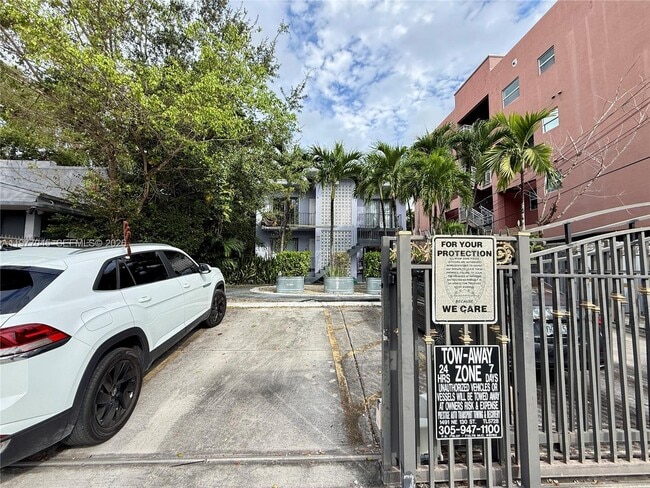 Building Photo - 521 NE 62nd St