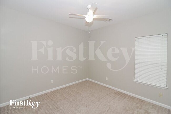 Building Photo - 6111 Lubiani Valley Dr