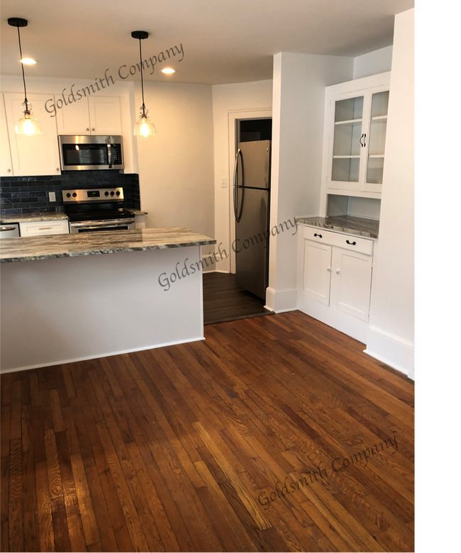 Building Photo - "2-Bed Duplex near Greenville's Downtown –...