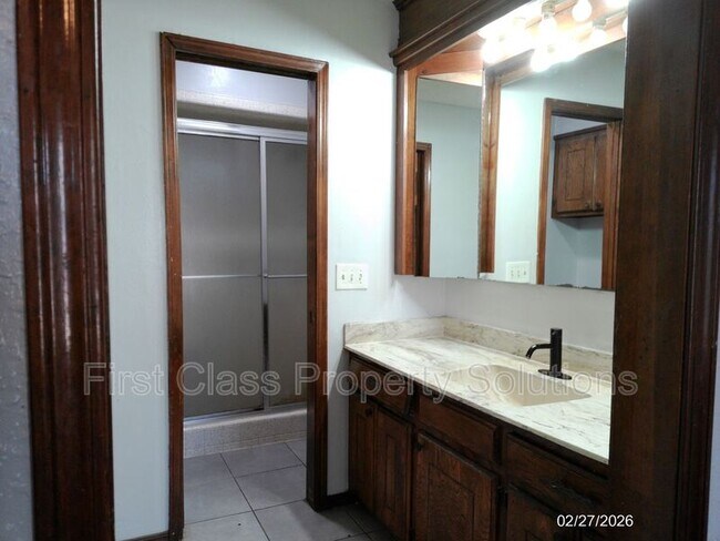 Building Photo - 5316 NW 111th Terrace