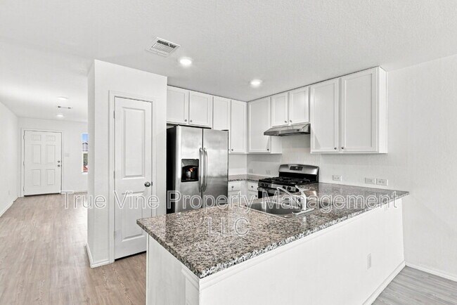 Building Photo - 2906 Millikan Dr