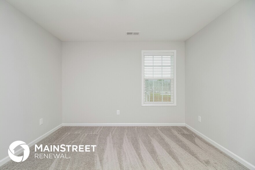 Building Photo - 707 Mitscher Dr