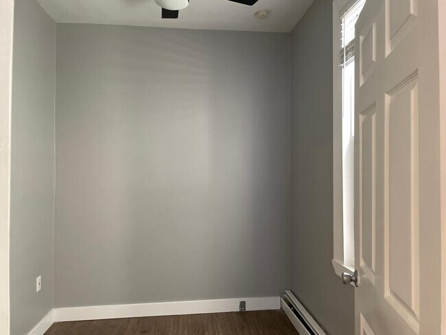 Building Photo - 418 3rd St