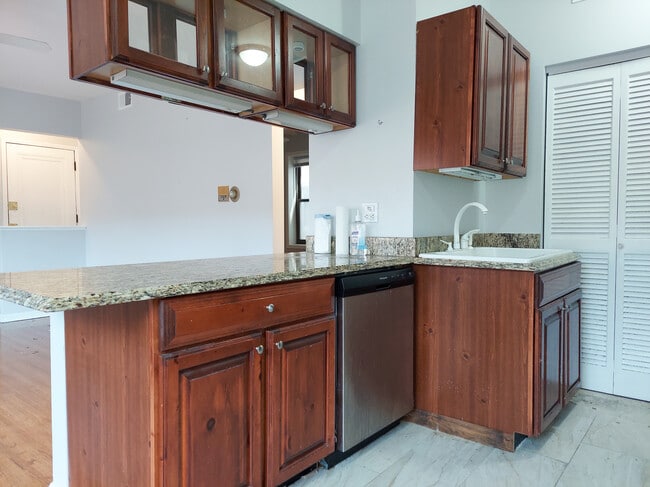 Building Photo - 3708 N Sheffield Ave