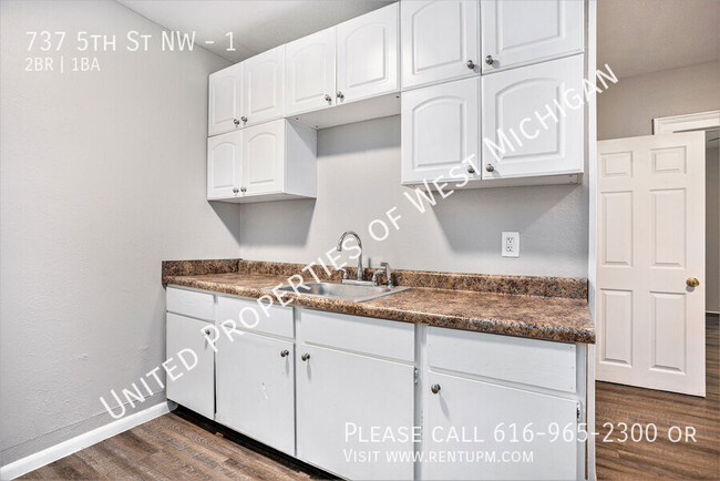 Building Photo - Available Now | 2 Bedroom 1 Bath Apartment...