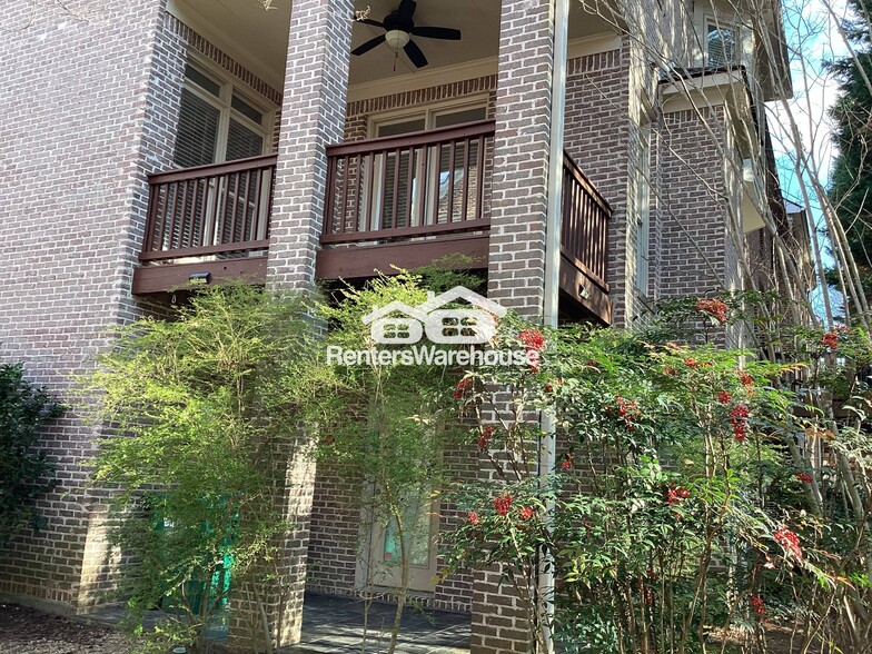 Building Photo - 7257 Village Crk