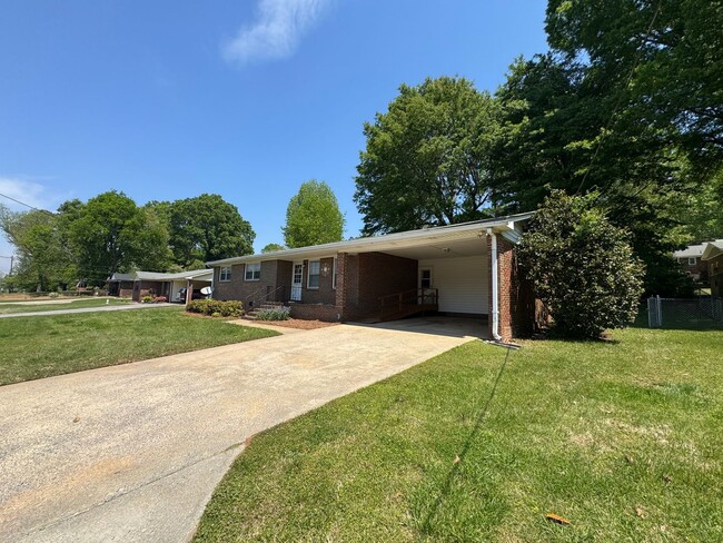Primary Photo - Nice 3/2 House in Lindale- $1,495