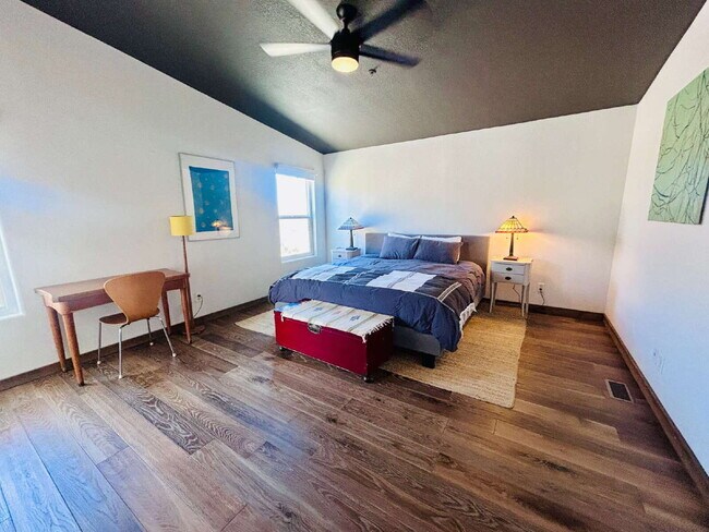 Building Photo - Updated 3 bd, 2 ba on 1.98 Acres with Hot Tub!