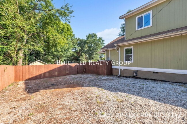 Building Photo - 800 Perry Rd
