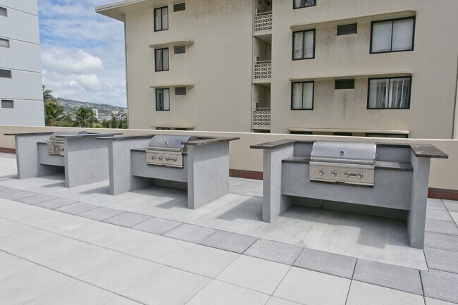 Building Photo - Walking Distance to the Beach & Furnished... Aloha Lani #1606 - 1 BD 1 BA 1 PRK