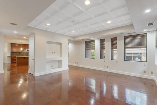 Building Photo - 115 E Jefferson St