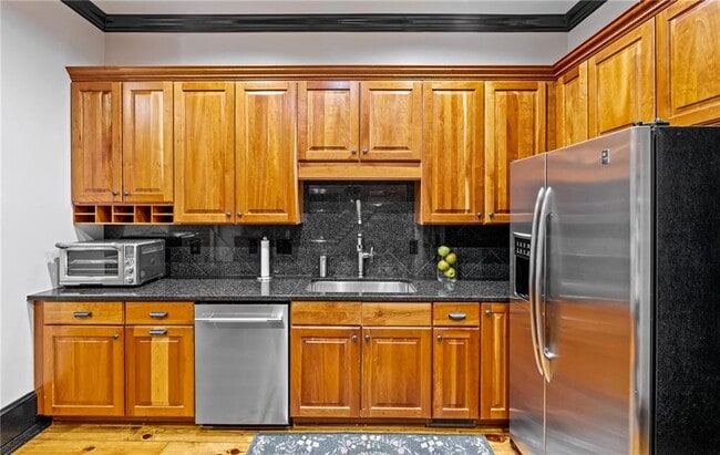 Building Photo - 5512 Glenridge Dr