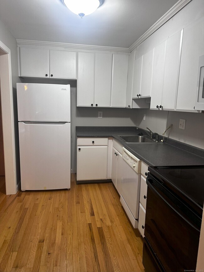 Building Photo - 100 Oxbow Dr