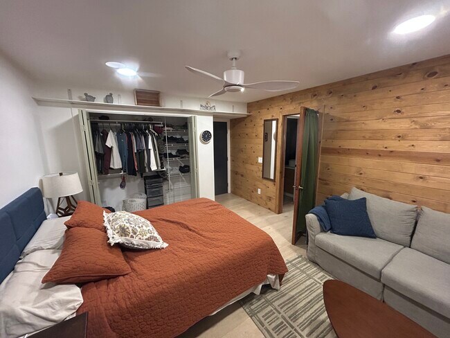 Building Photo - Canyon Terrace House