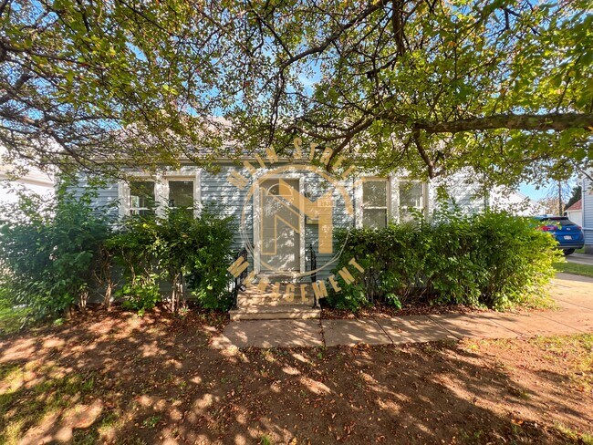 Primary Photo - 2 Bed 1 Bath Single Family Home
