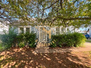 Building Photo - 2 Bed 1 Bath Single Family Home