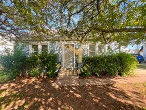 Building Photo - PRICE REDUCED! 2 Bed 1 Bath Single Family Home