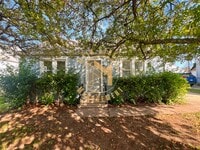 Building Photo - PRICE REDUCED! 2 Bed 1 Bath Single Family Home