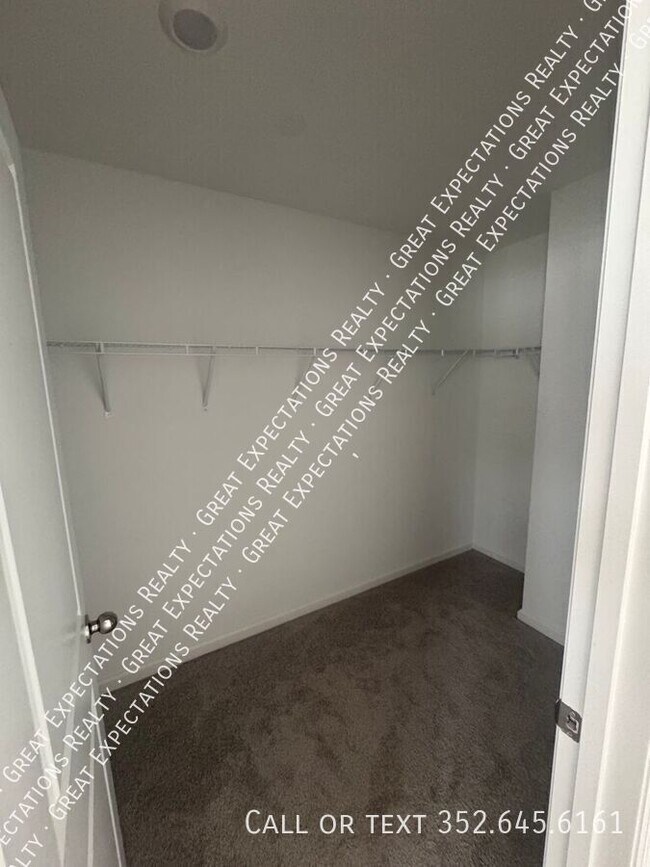 Building Photo - 4923 SW 81st Ln
