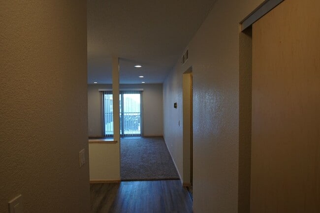 Building Photo - Pinto Suite