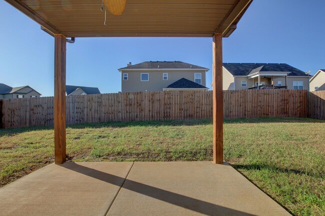 Building Photo - --AVAILABLE NOW! MOVE-IN READY!!!