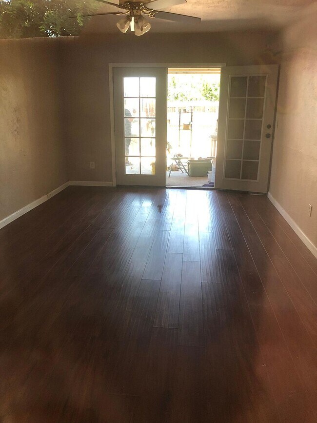 Building Photo - 260 El Camino Ave