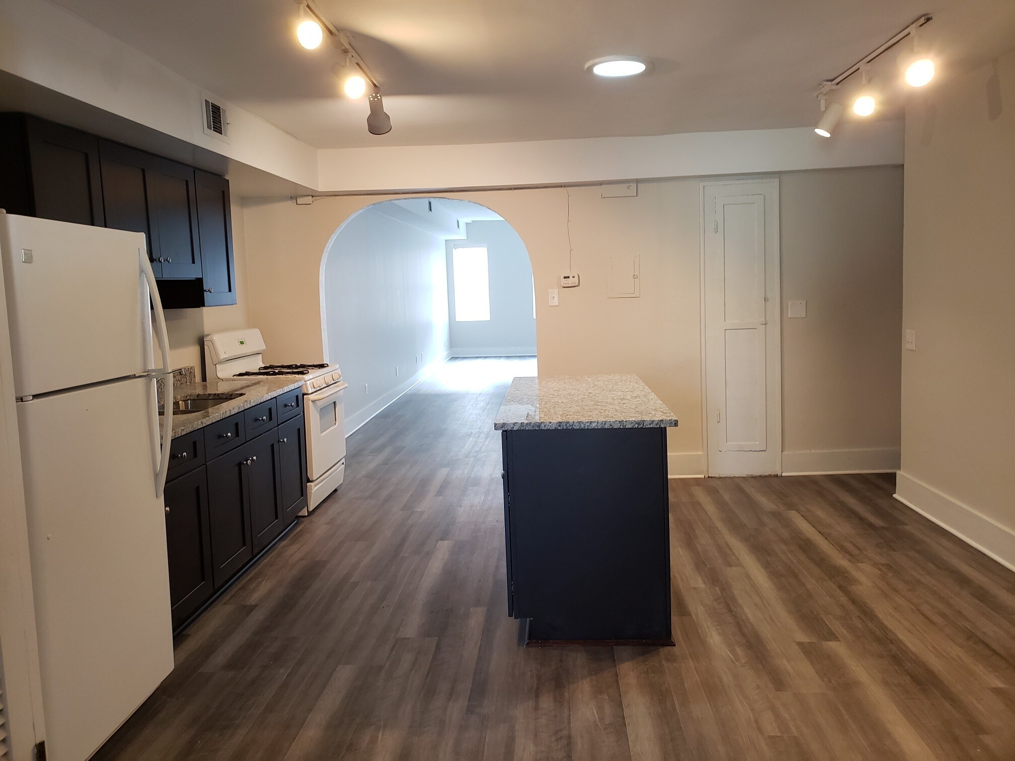 Building Photo - 311 E Main St