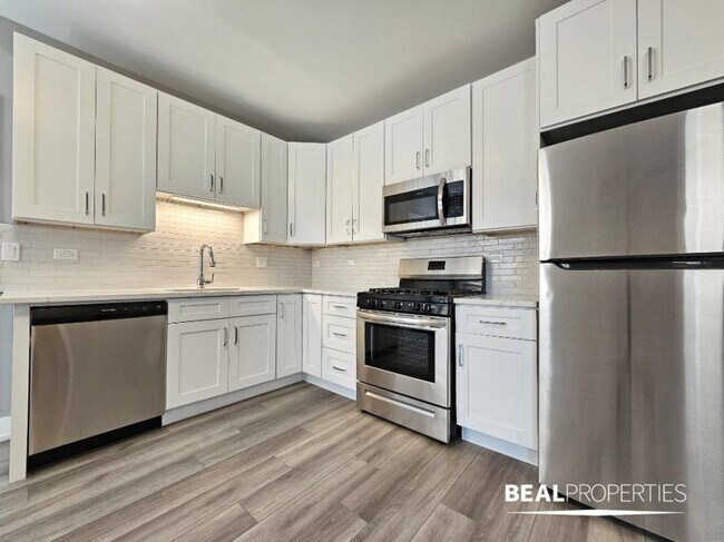 Building Photo - 1 bedroom in CHICAGO IL 60613