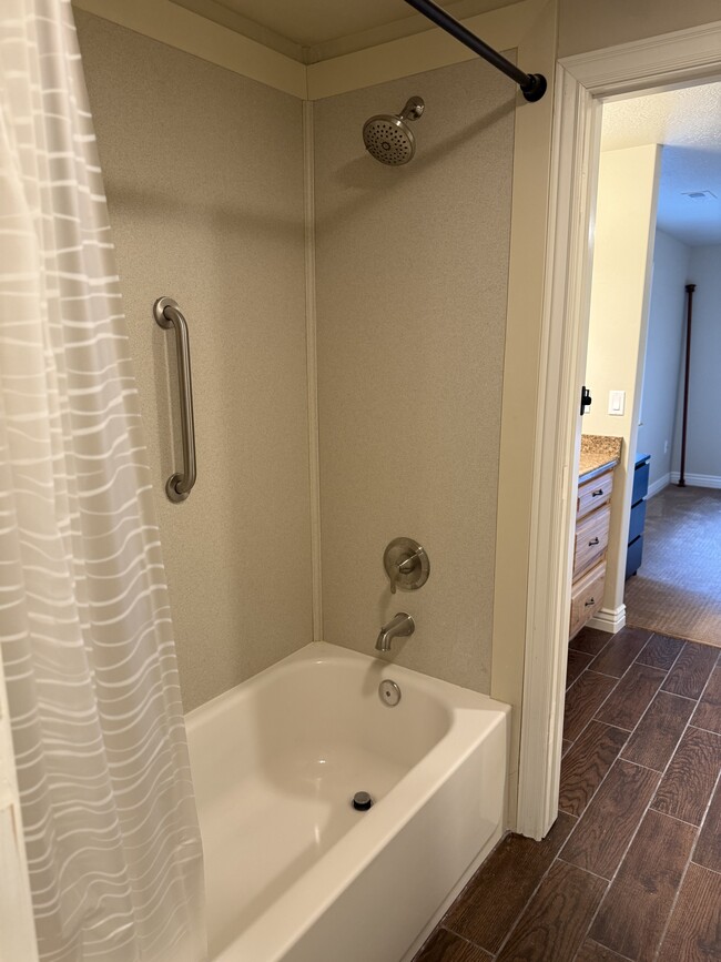 Building Photo - 1213 St Joseph St