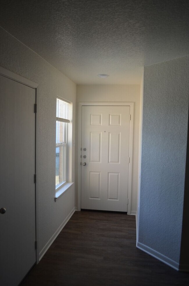 Building Photo - 400 Elbert Ln