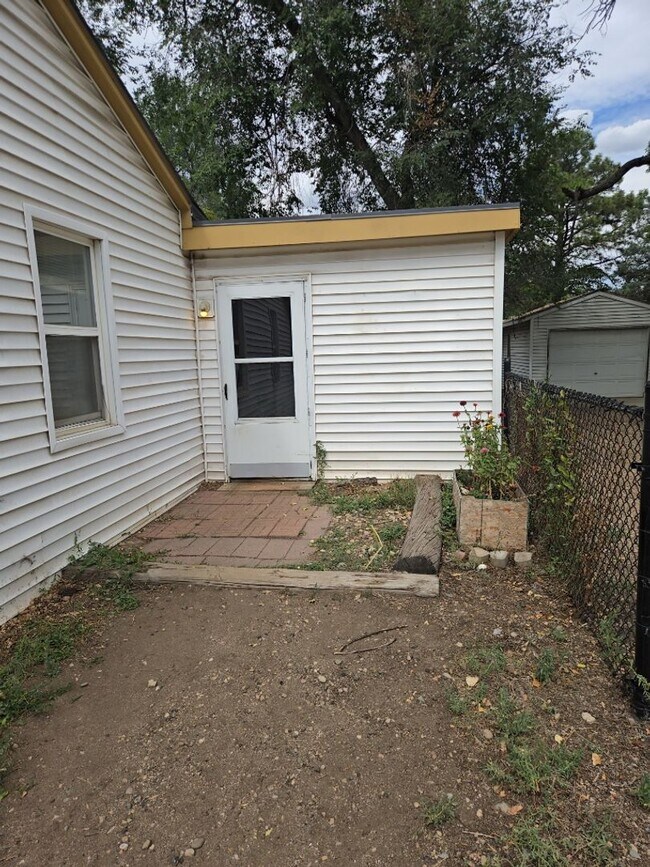 Primary Photo - 1122 W Myrtle St