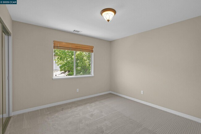 Building Photo - 706 Endsleigh Ct