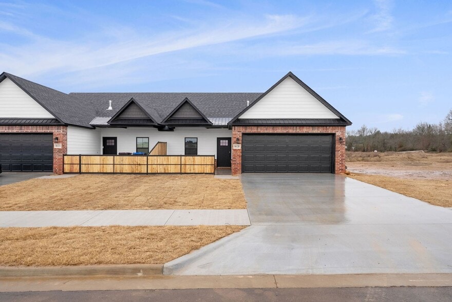 Building Photo - 8620 Cantera Dr