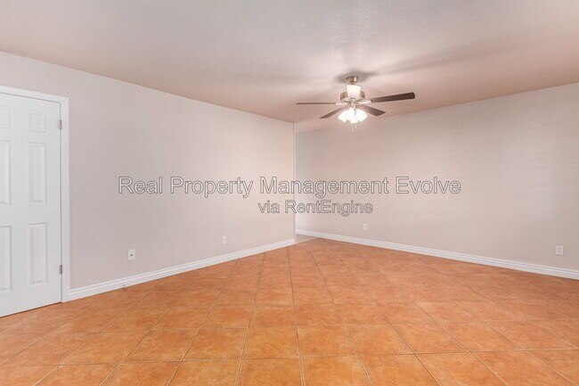 Building Photo - 5438 S 46th Pl