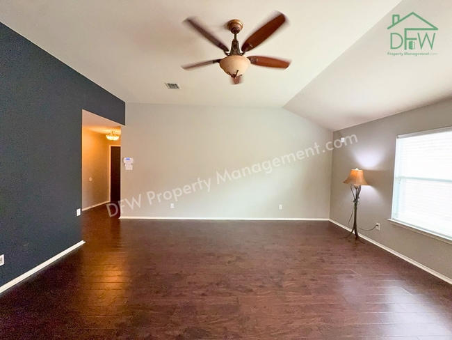 Building Photo - Charming 3 Bed / 2 Bath Home for Lease in Heritage Glen — Fort Worth