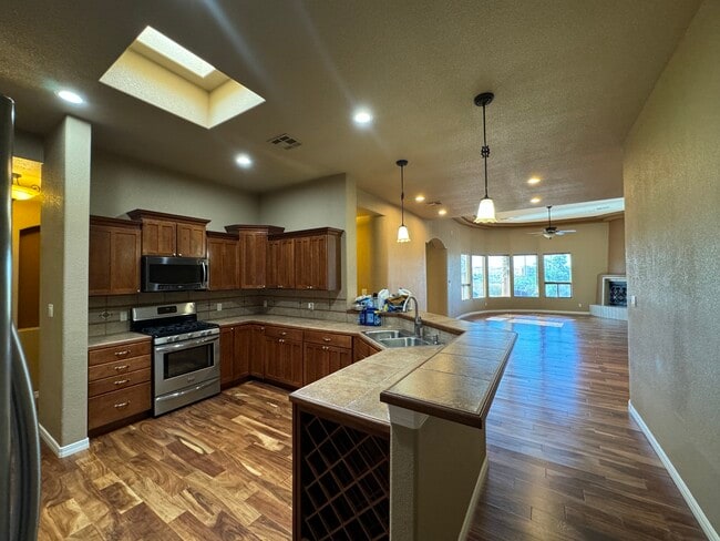 Building Photo - 682 La Melodia Dr