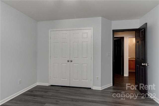 Building Photo - 517 Chadmore S Dr