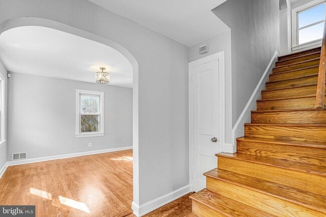 Building Photo - 8230 Gregory Dr