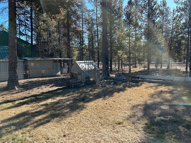 Building Photo - 52405 Antler Ln