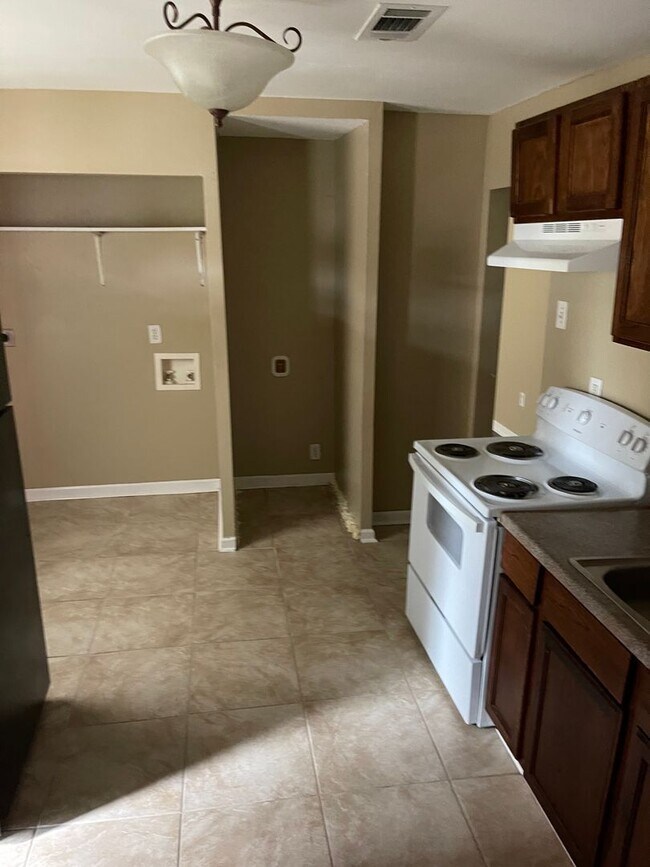 Building Photo - Well Kept 2 Bedroom in the Gentilly Area